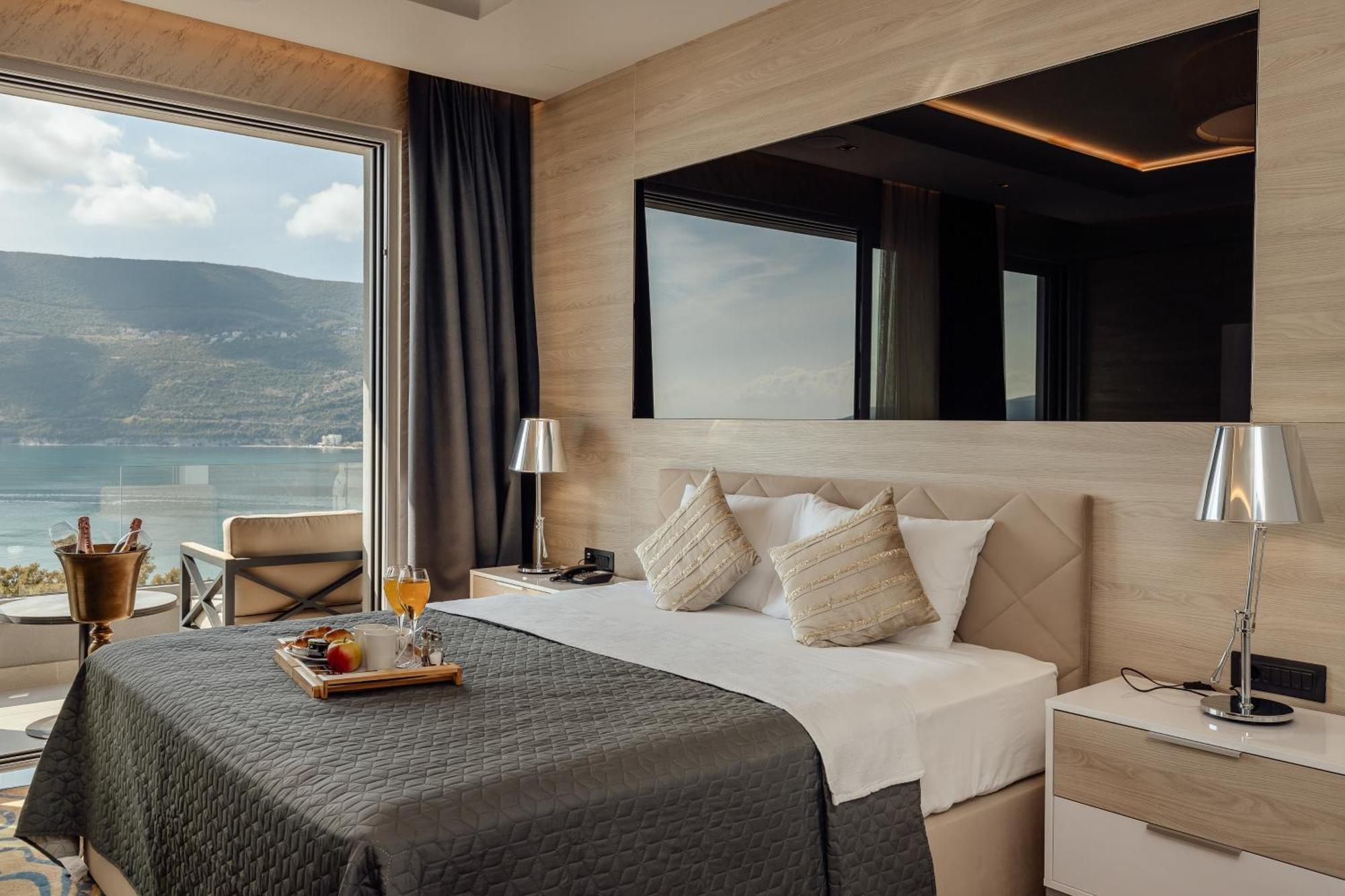 Garni Hotel Kruso Herceg Novi Buitenkant foto